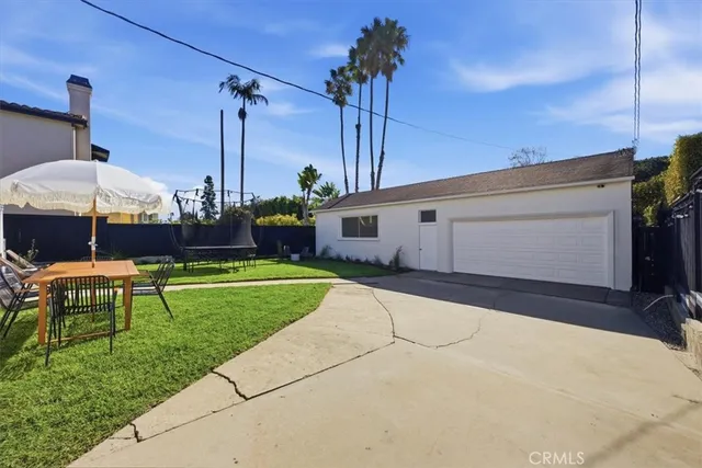 $2,499,000 | 1826 10th Street, Manhattan Beach, CA 90266