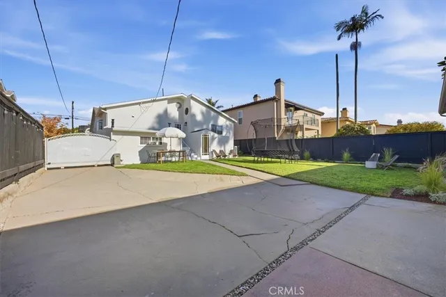 $2,499,000 | 1826 10th Street, Manhattan Beach, CA 90266