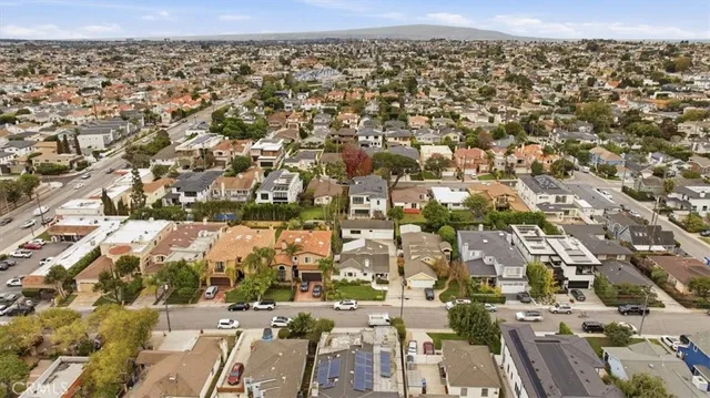 $2,499,000 | 1826 10th Street, Manhattan Beach, CA 90266