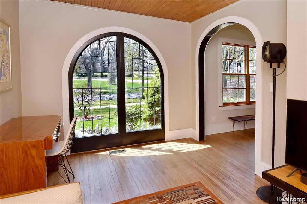 26764 York Road Huntington Woods, MI 48070 - Photo 10 of 45