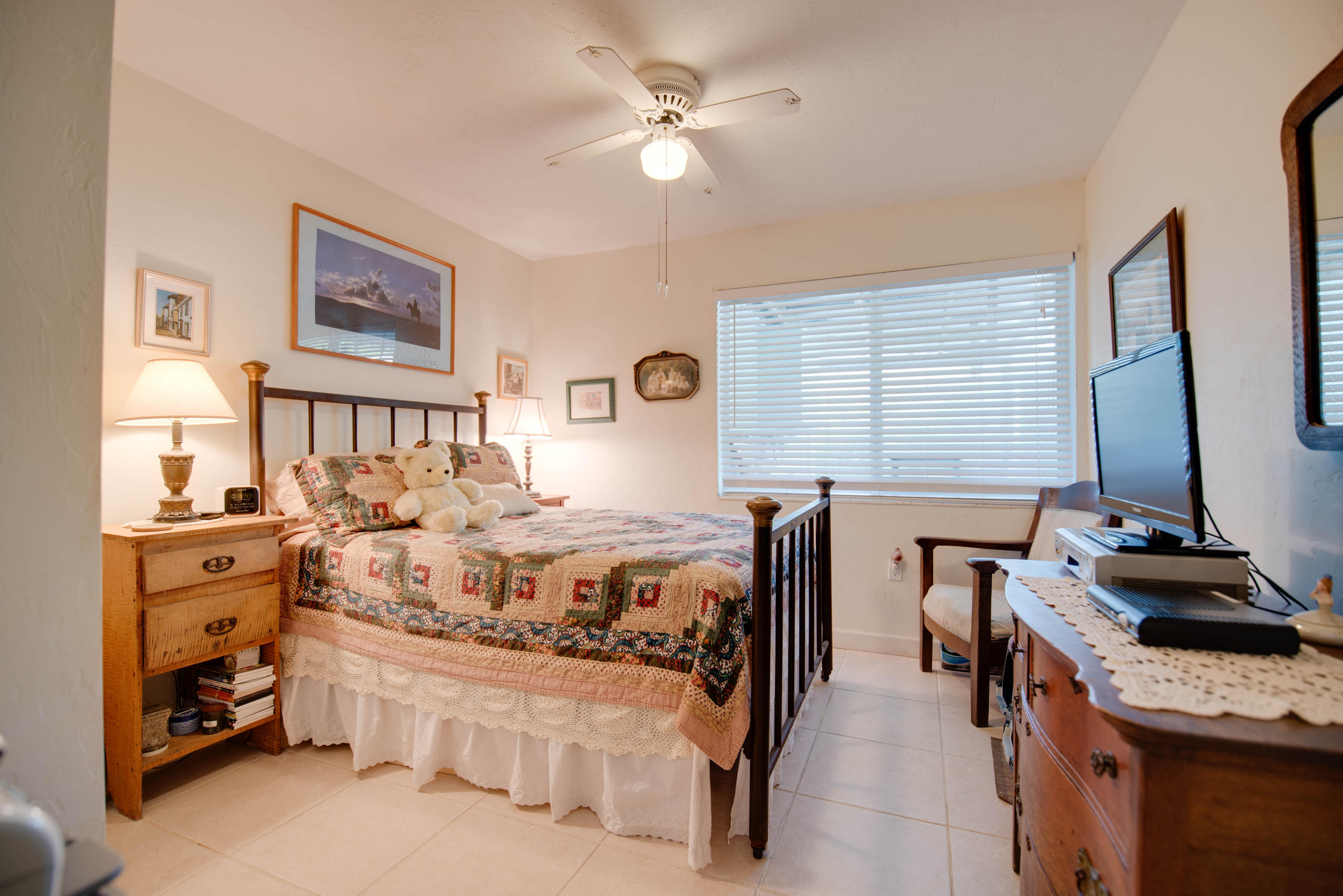 8260 Aviation Boulevard Marathon, FL 33050 - Photo 14 of 22 Guest bedroom