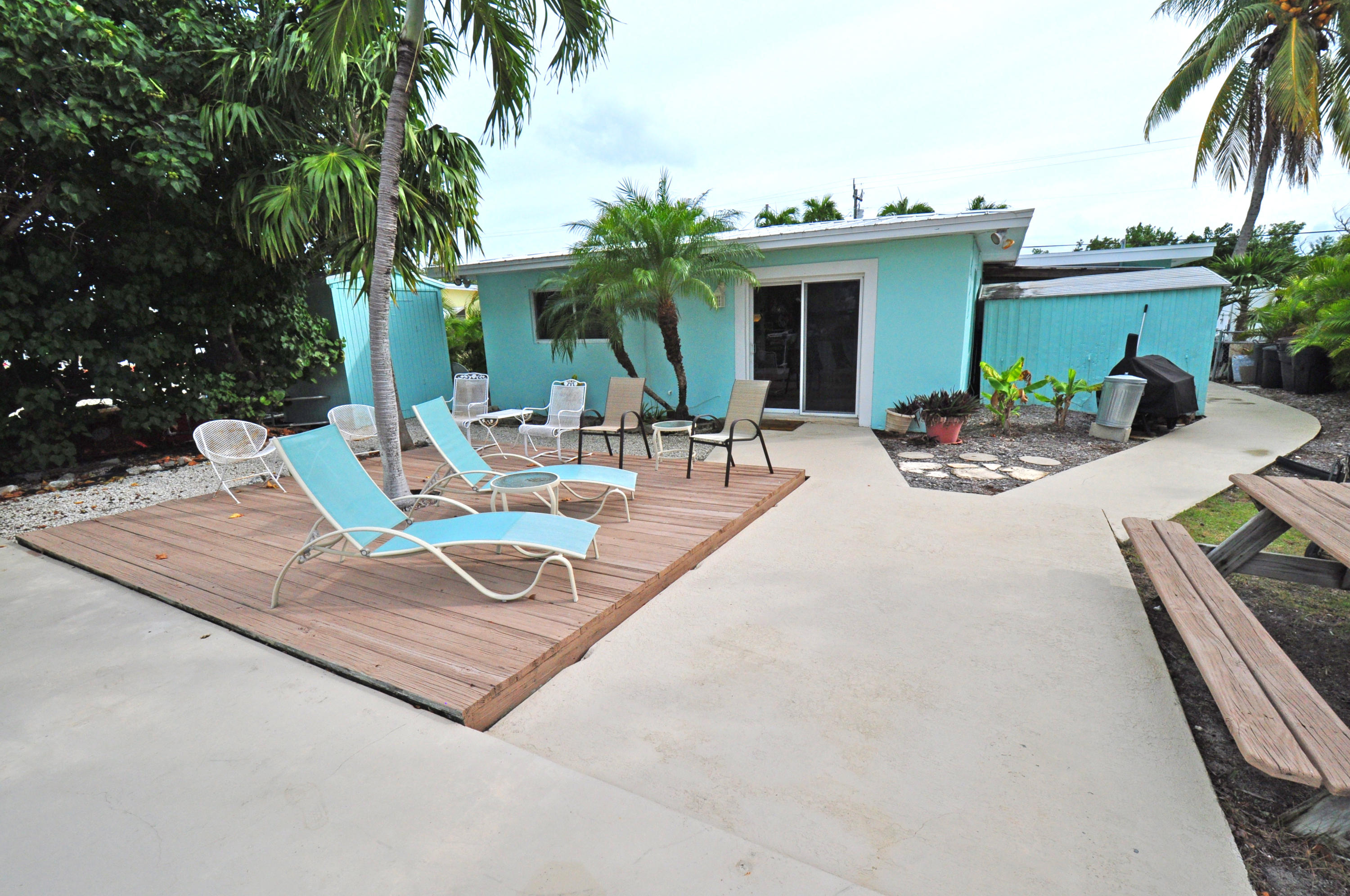 8260 Aviation Boulevard Marathon, FL 33050 - Photo 20 of 22 Back Yard