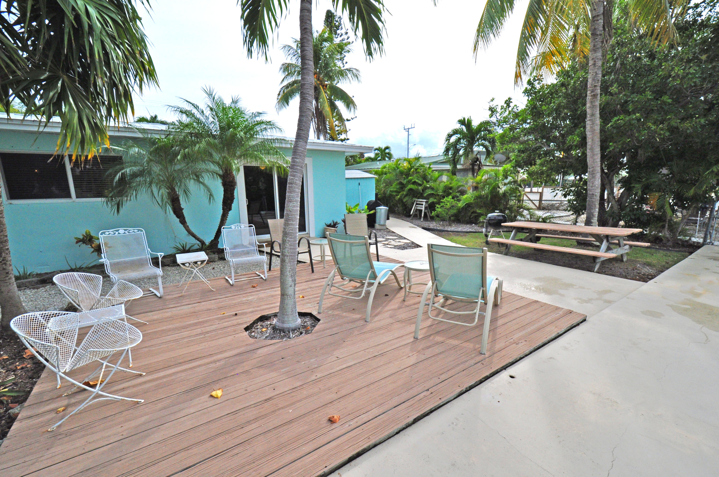 8260 Aviation Boulevard Marathon, FL 33050 - Photo 21 of 22 Back Yard