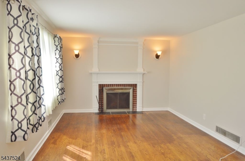 35 Troy Road East Hanover, NJ 07936 - Photo 2 of 20
