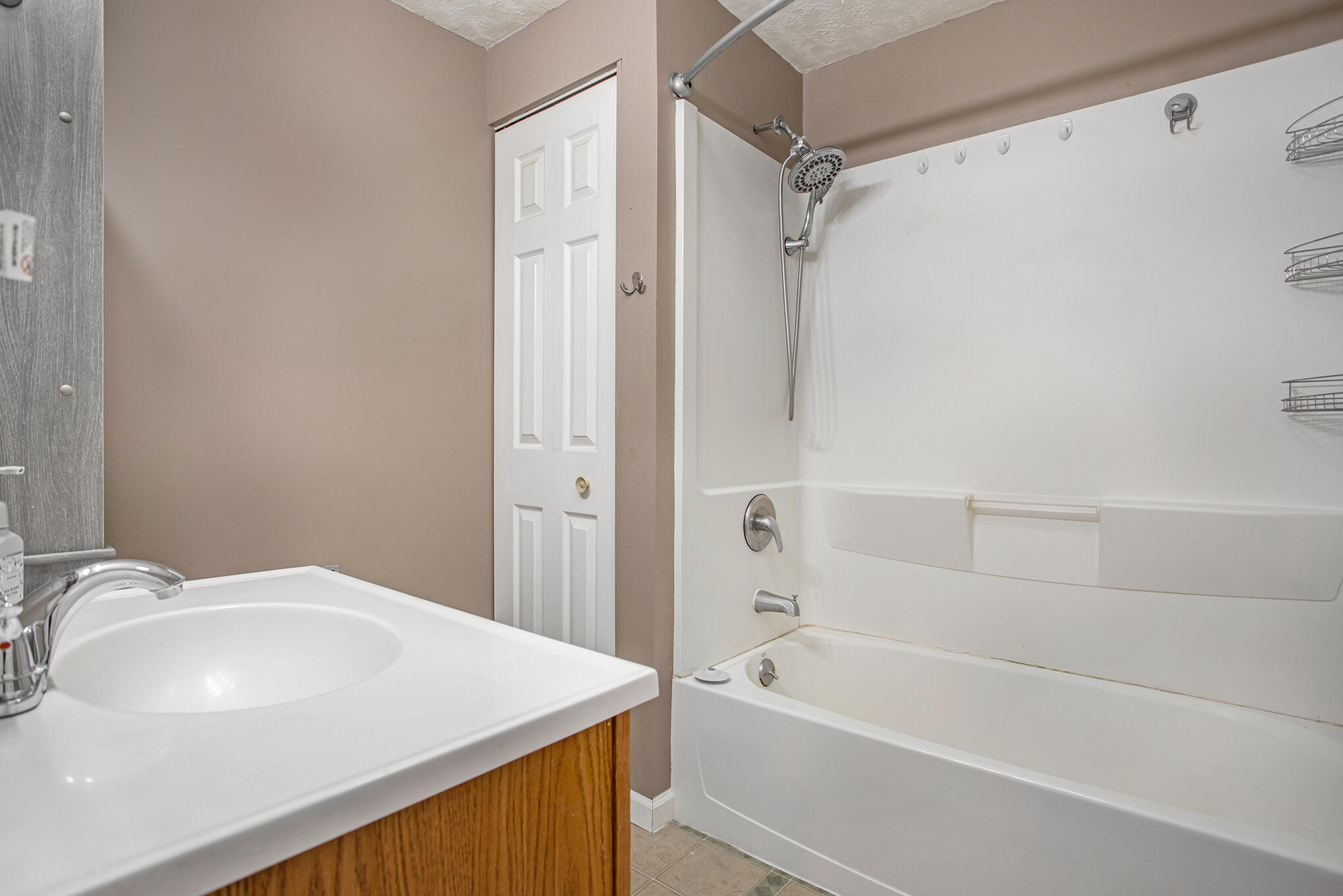 939 East Hoffman Street Three Rivers, MI 49093 - Photo 12 of 25 Upper Bath