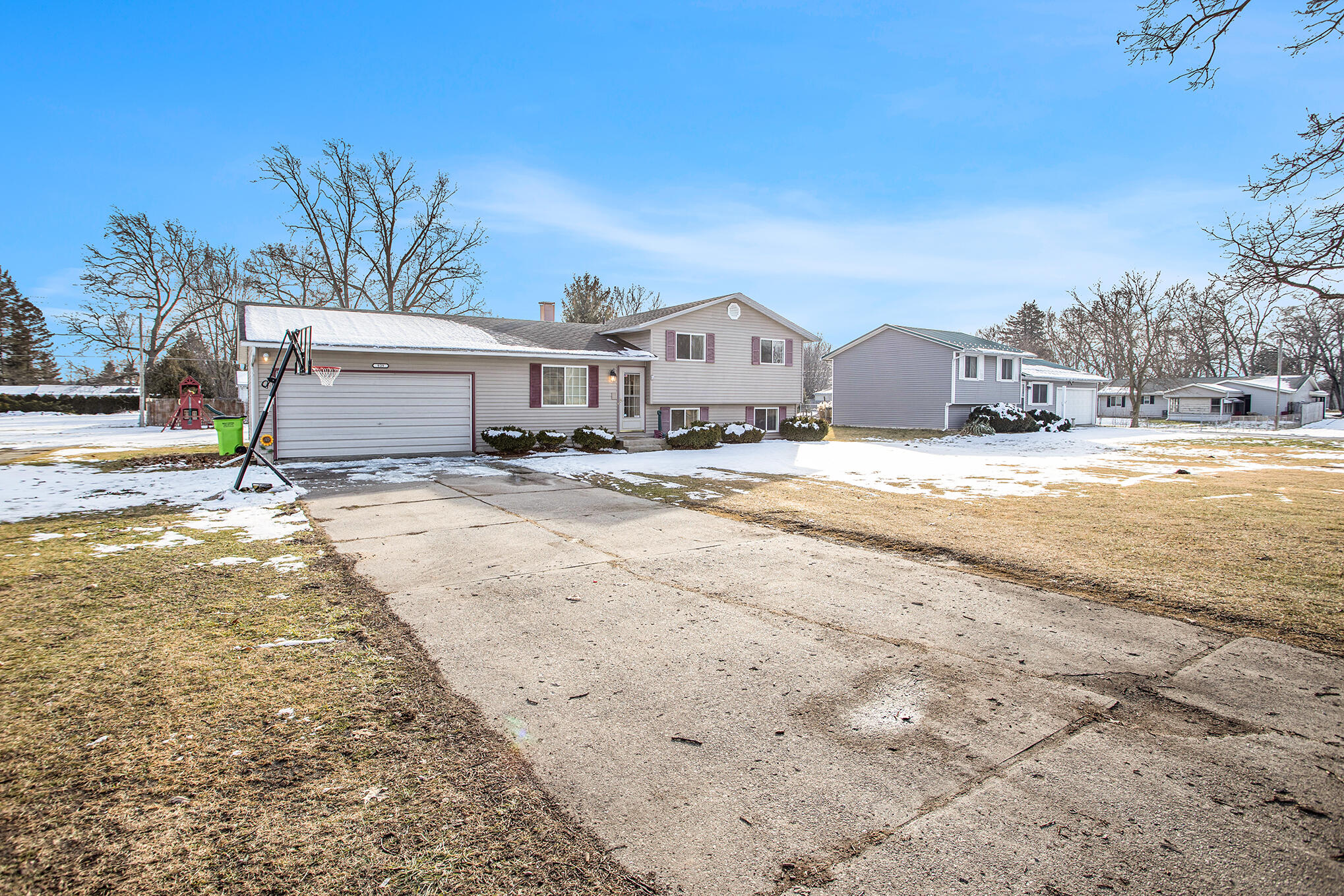 939 East Hoffman Street Three Rivers, MI 49093 - Photo 25 of 25 Plenty of Parking