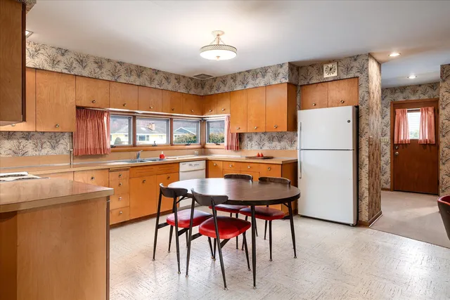 $339,900 | 4042 Glenhaven Drive, Shelby, WI 54601