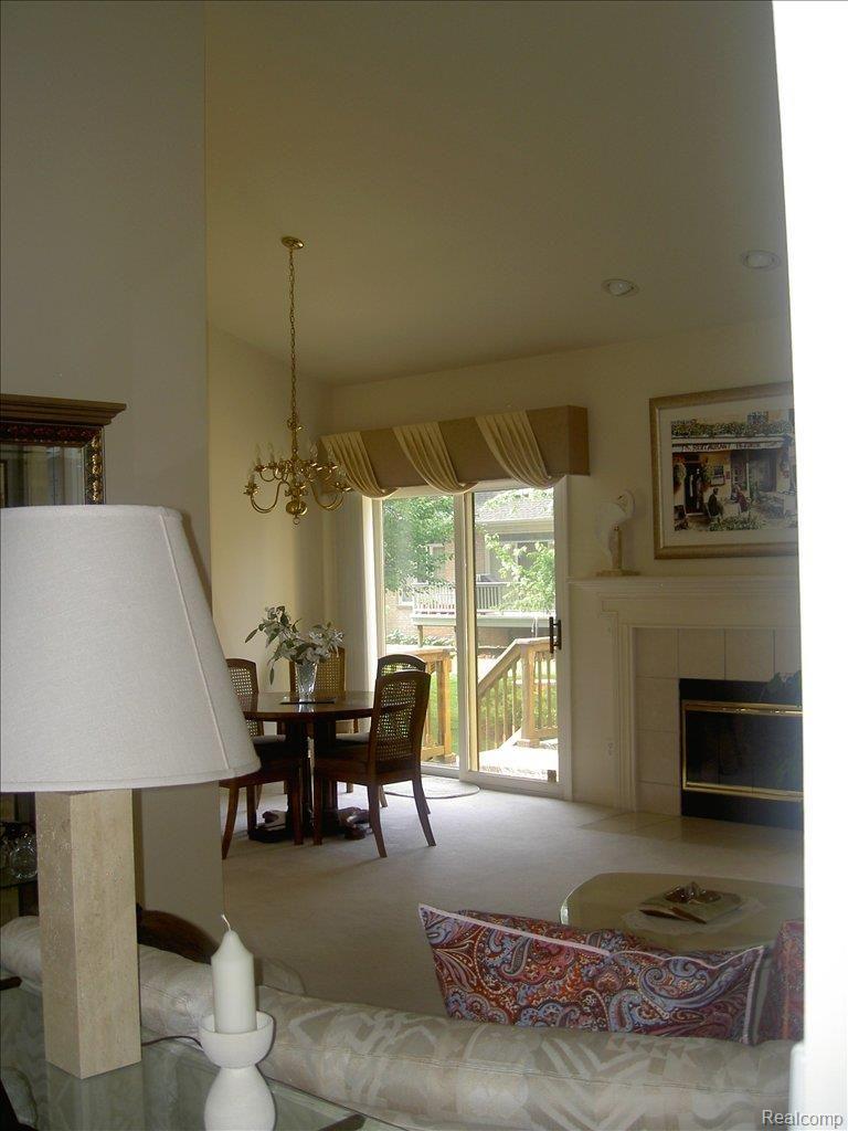 1115 Bluebird Drive, Unit 51 Rochester, MI 48307 - Photo 9 of 24 LV RM & Din. Rm .09