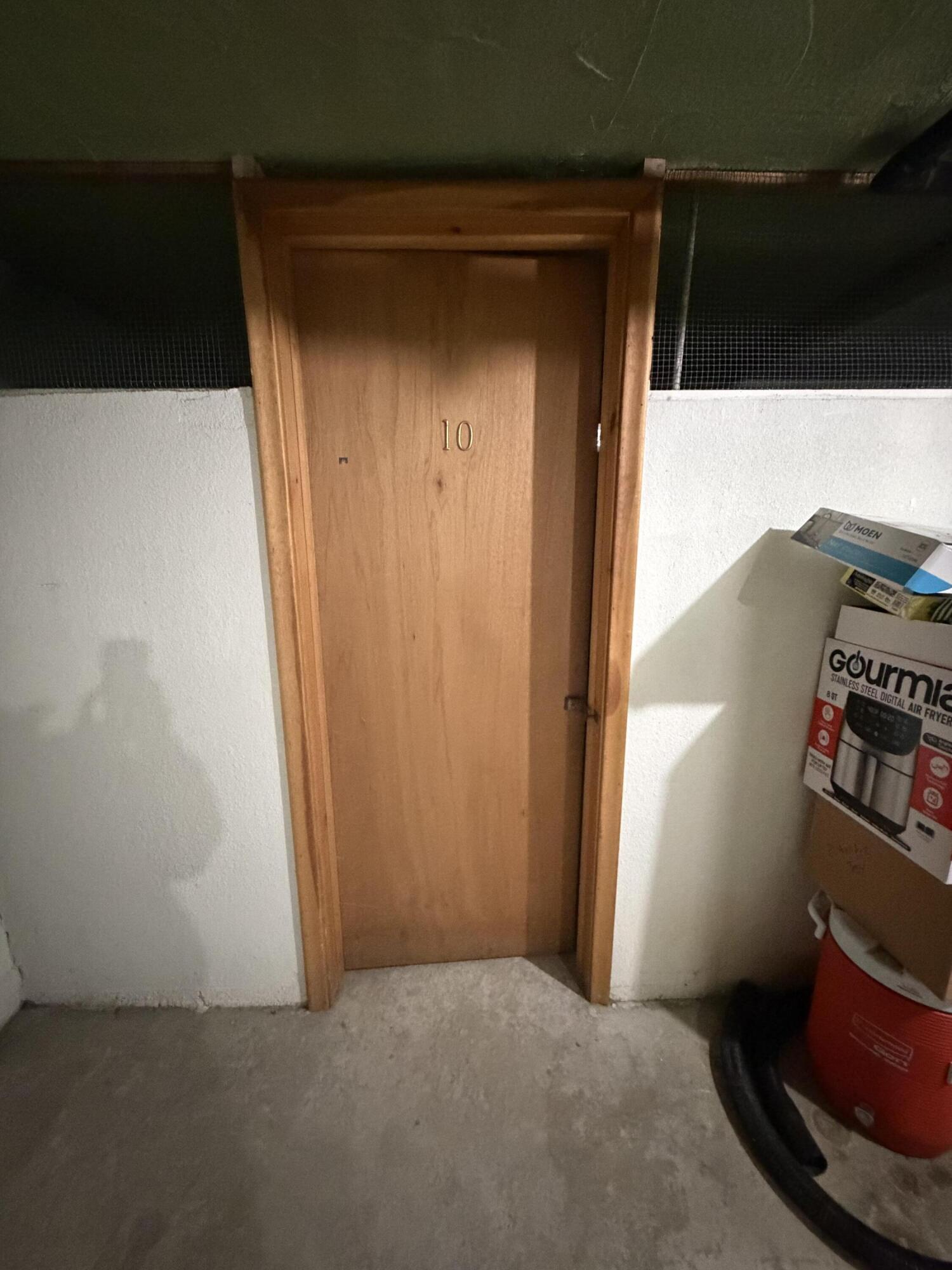 17540 Mack Avenue, Unit 10 Grosse Pointe, MI 48230 - Photo 12 of 15 IMG_1540