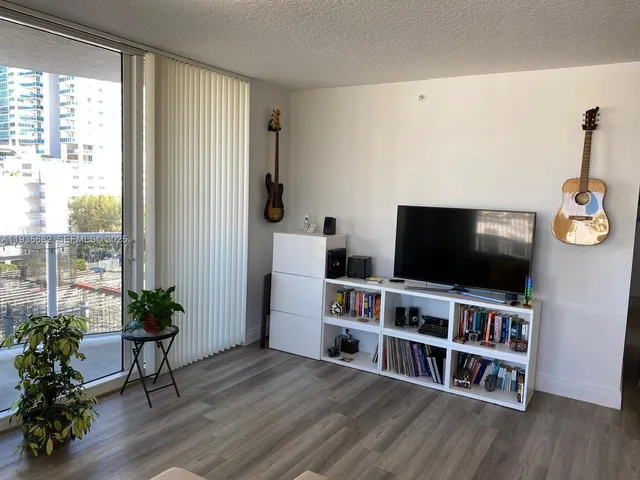 $4,400 | 601 Northeast 23rd Street, Unit 706, Miami, FL 33137