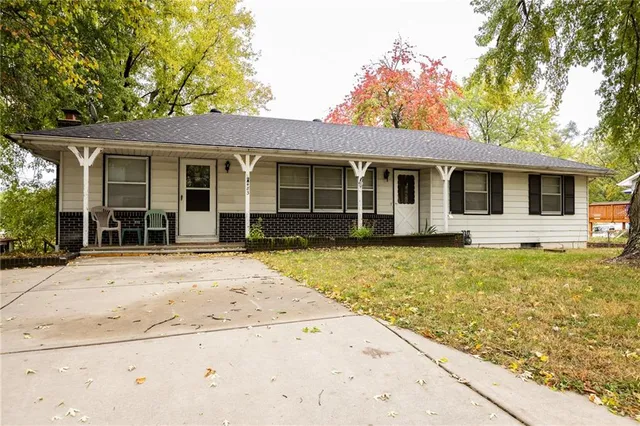 $275,000 | 483 Northeast Meadowbrook Road, Kansas City, MO 64119