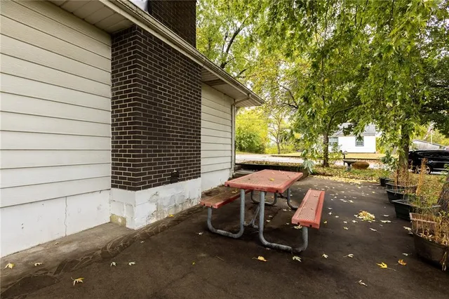 $275,000 | 483 Northeast Meadowbrook Road, Kansas City, MO 64119