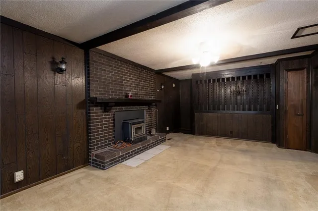 $275,000 | 483 Northeast Meadowbrook Road, Kansas City, MO 64119