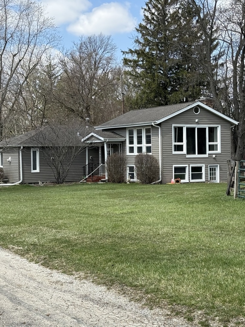 188 Old Sutton Road Barrington, IL 60010 - Photo 1 of 1 a front view of a house with a garden