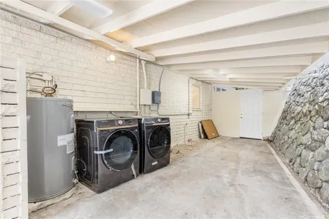 a view of a storage & utility room with washer and dryer