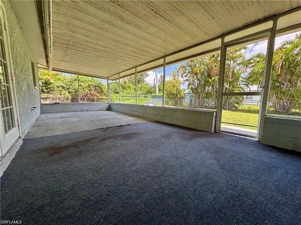 a view of empty room with window