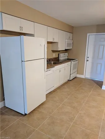 an empty room with windows and ceiling fan