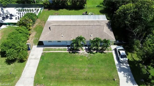 an aerial view of a house having yard