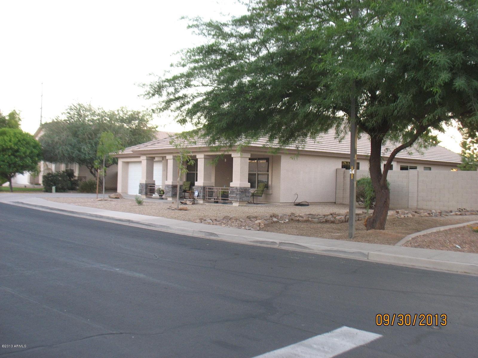 424 South Coronado Road Gilbert, AZ 85296 - Photo 3 of 24 051