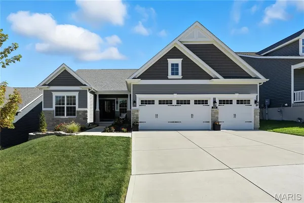 $659,500 | 734 Crested Point Drive, Eureka, MO 63025