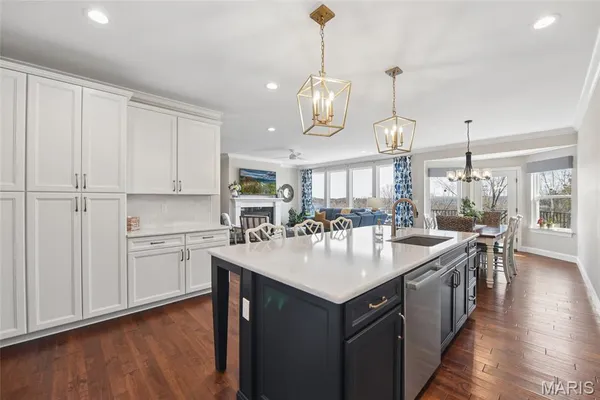 $659,500 | 734 Crested Point Drive, Eureka, MO 63025