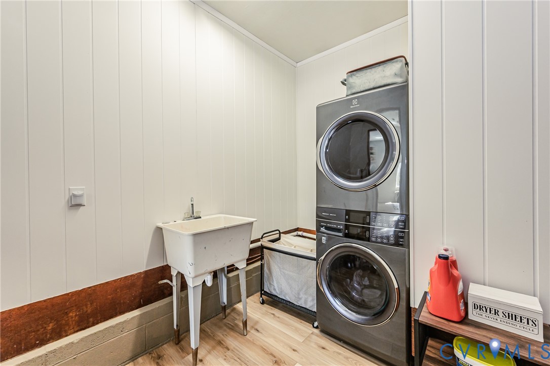 1927 F Street West Point, VA 23181 - Photo 43 of 59 a utility room with sink dryer and washer