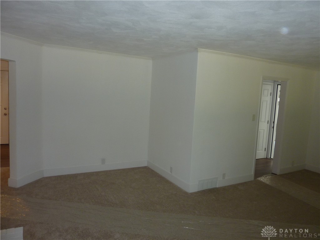 729 Brookfield Road Kettering, OH 45429 - Photo 8 of 30 Living room dining area