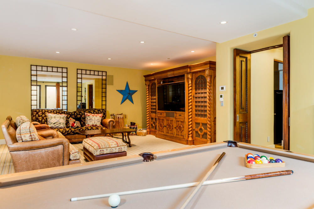 881 San Ysidro Lane Montecito, CA 93108 - Photo 40 of 78 a lobby with furniture and window