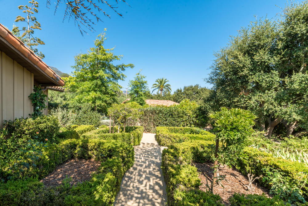 881 San Ysidro Lane Montecito, CA 93108 - Photo 64 of 78 881SanYsidro-0075-web