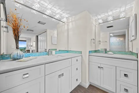 $875,000 | 1045 Ocean Drive, Unit 503, Juno Beach, FL 33408