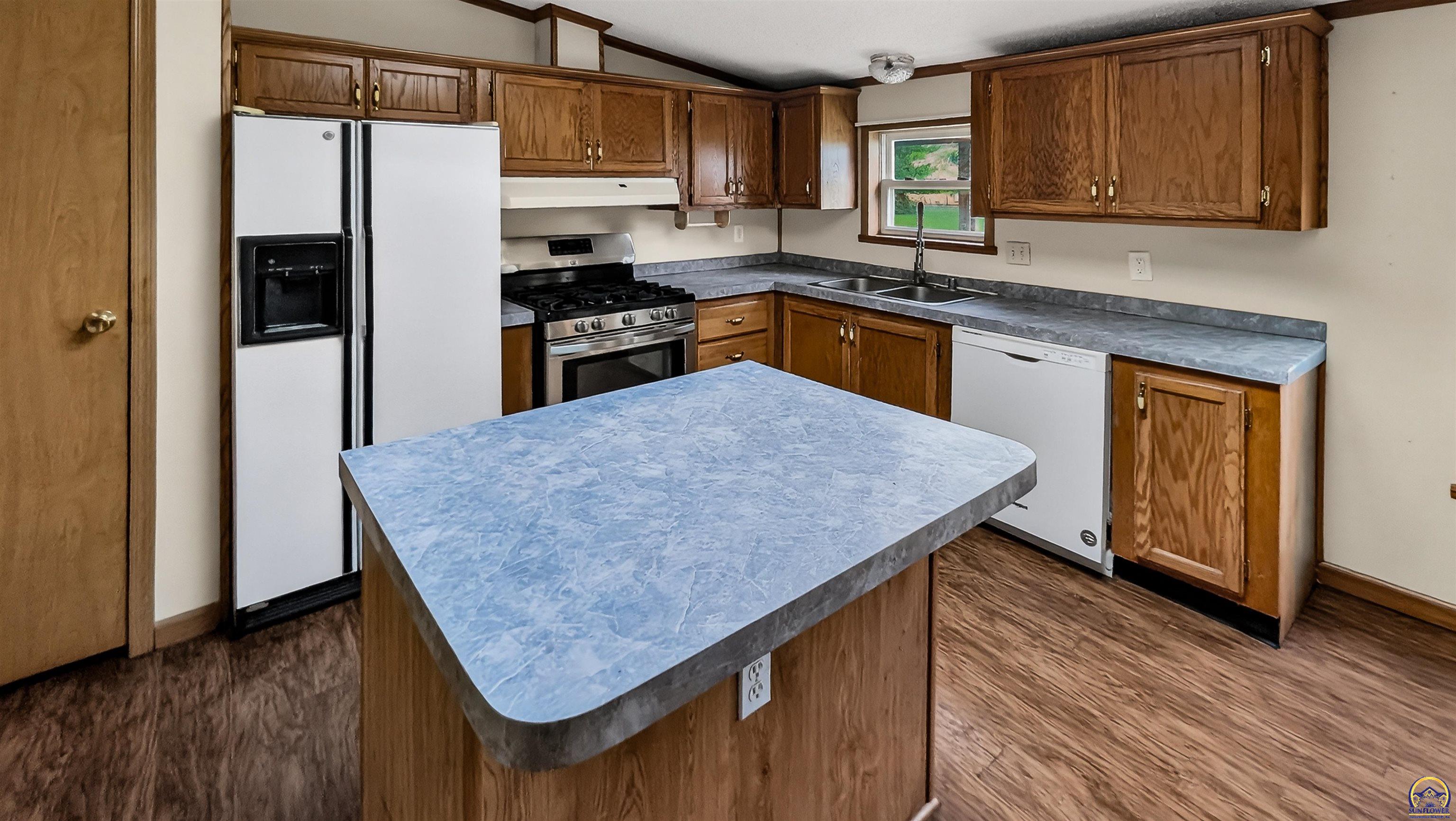 1602 Emmer Road Hartford, KS 66854 - Photo 4 of 34