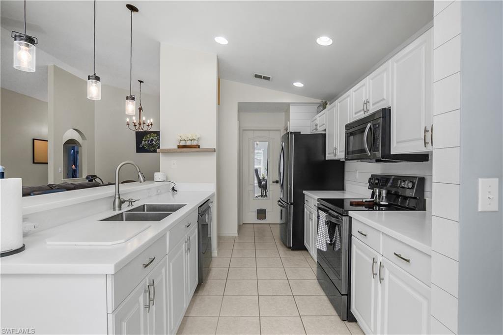 21572 Brixham Run Loop Estero, FL 33928 - Photo 5 of 46