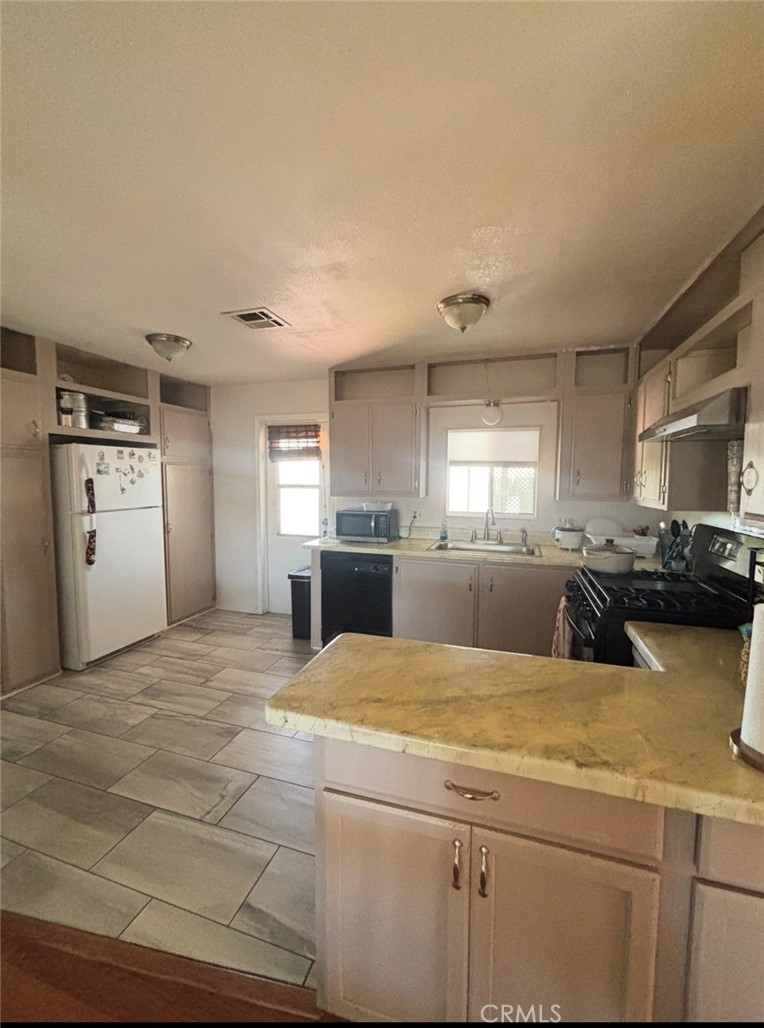 31130 South General Kearny Road, Unit 18 Temecula, CA 92591 - Photo 16 of 32 Kitchen