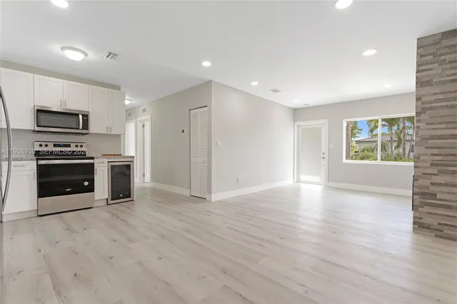 $6,300 | 2714 Southwest 36th Avenue, Unit A, Miami, FL 33133