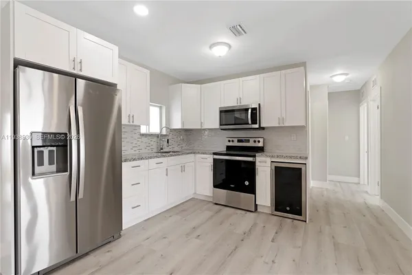 $6,200 | 2714 Southwest 36th Avenue, Unit A, Miami, FL 33133