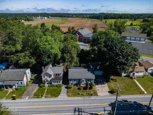 $249,900 | 9 Halfmoon Drive, Halfmoon, NY 12188