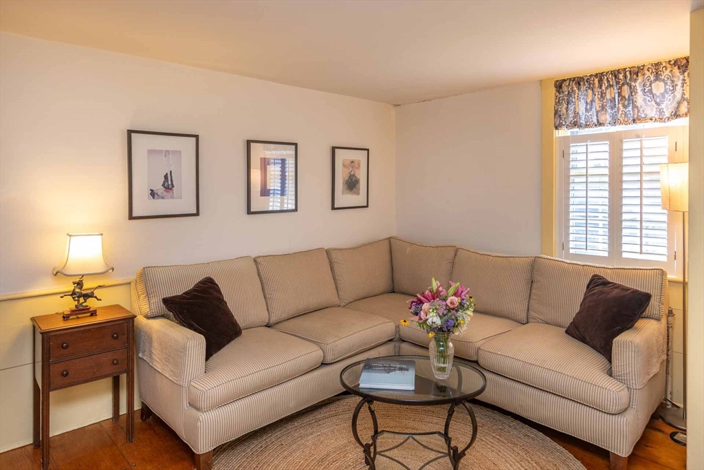2 Green Avenue Edgartown, MA 02539 - Photo 18 of 42 a living room with furniture and a lamp