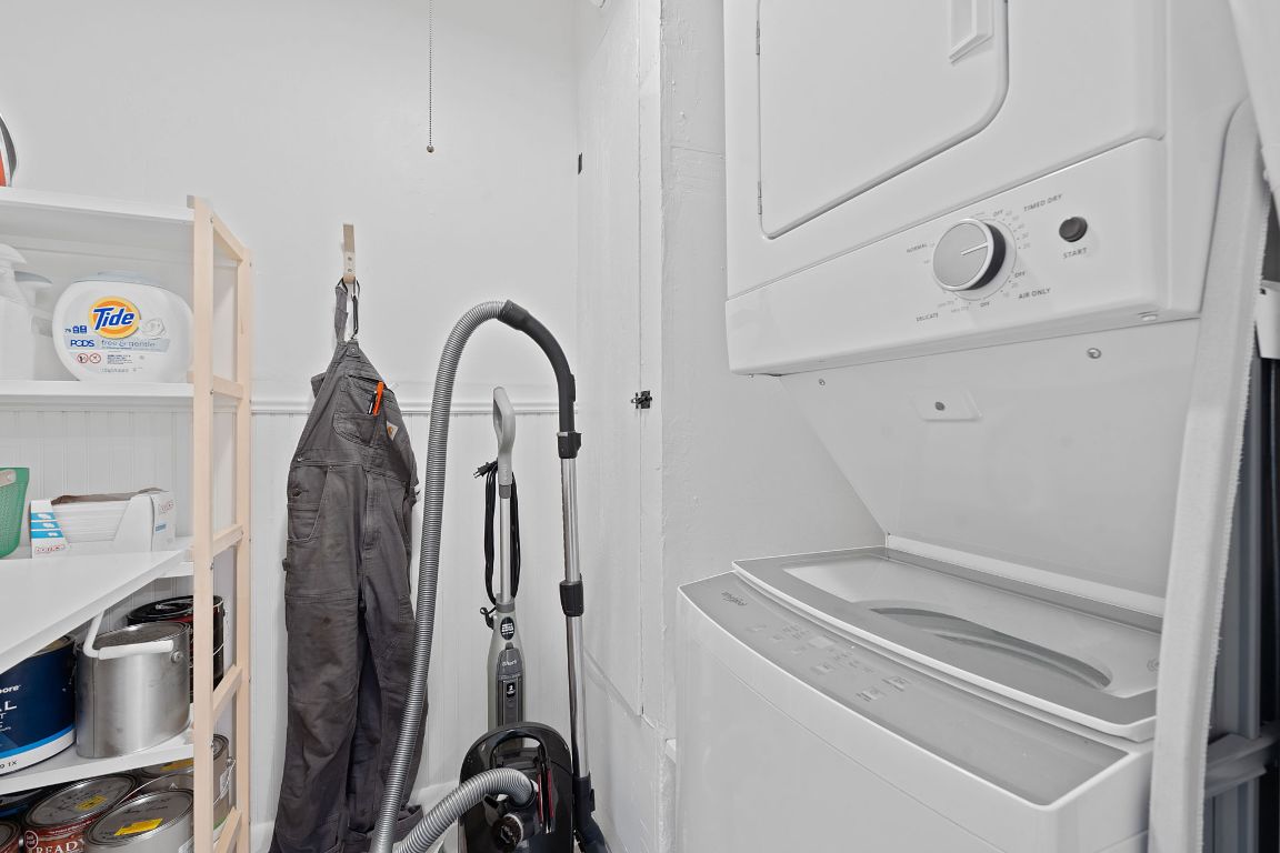 8801 Redfield Lane Austin, TX 78758 - Photo 23 of 31 a close view of closet