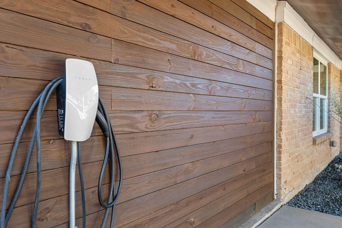8801 Redfield Lane Austin, TX 78758 - Photo 31 of 31 a closeup of a window