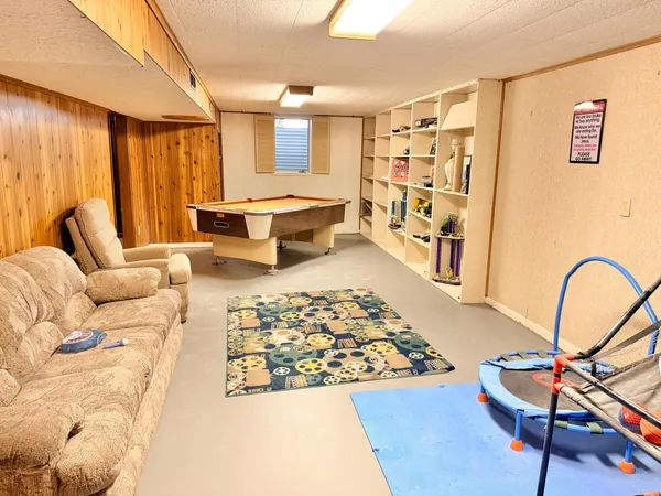 $219,900 | 102 Rotterdam Avenue South, Hollandale, MN 56045