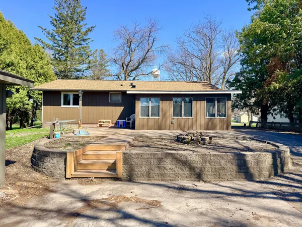 $219,900 | 102 Rotterdam Avenue South, Hollandale, MN 56045