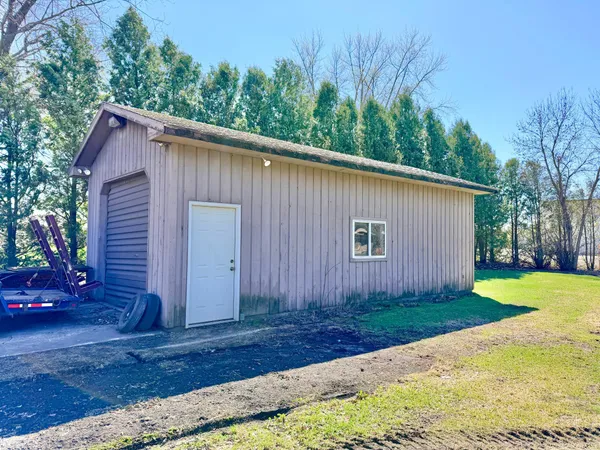 $219,900 | 102 Rotterdam Avenue South, Hollandale, MN 56045