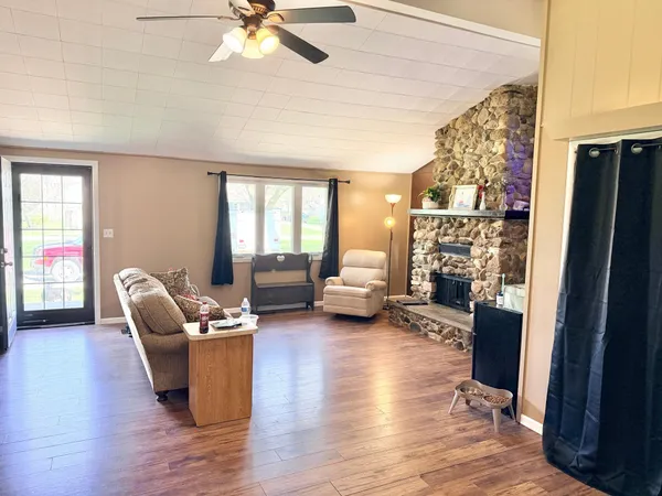 $219,900 | 102 Rotterdam Avenue South, Hollandale, MN 56045