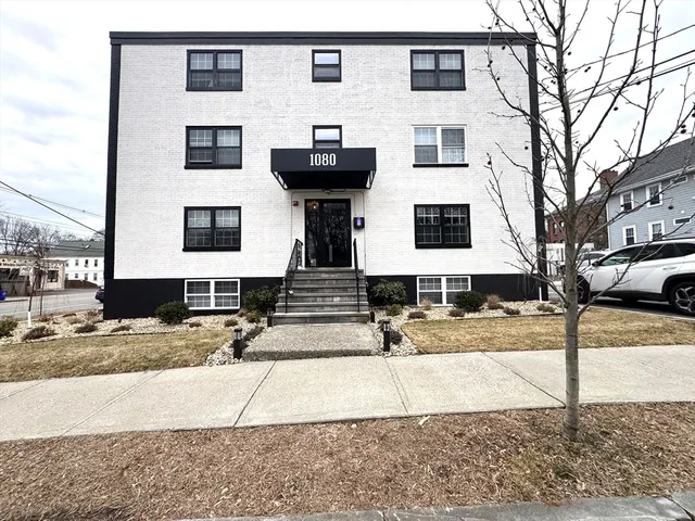 $1,800 | 1080 Massachusetts Avenue, Unit 7, Arlington, MA 02476