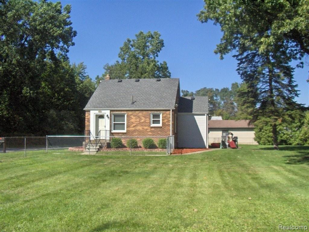 26198 Superior Road Taylor, MI 48180 - Photo 8 of 19 Totally Fenced!