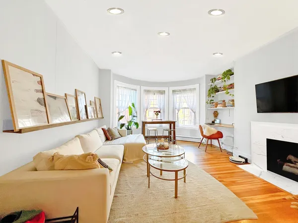 $3,550 | 426 Marlborough Street, Unit 5, Boston, MA 02115