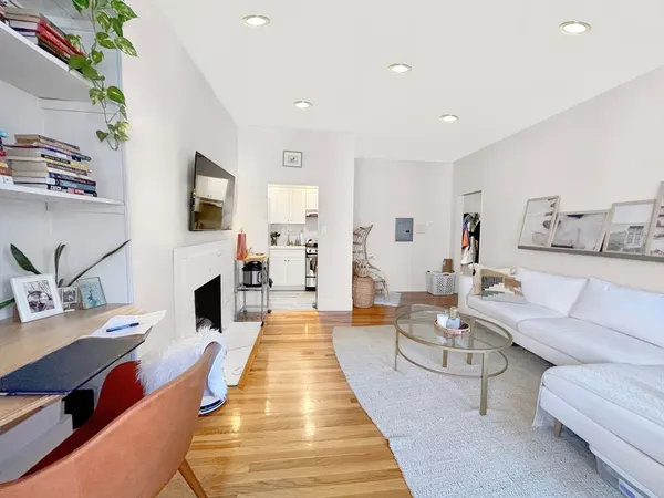 $3,550 | 426 Marlborough Street, Unit 5, Boston, MA 02115