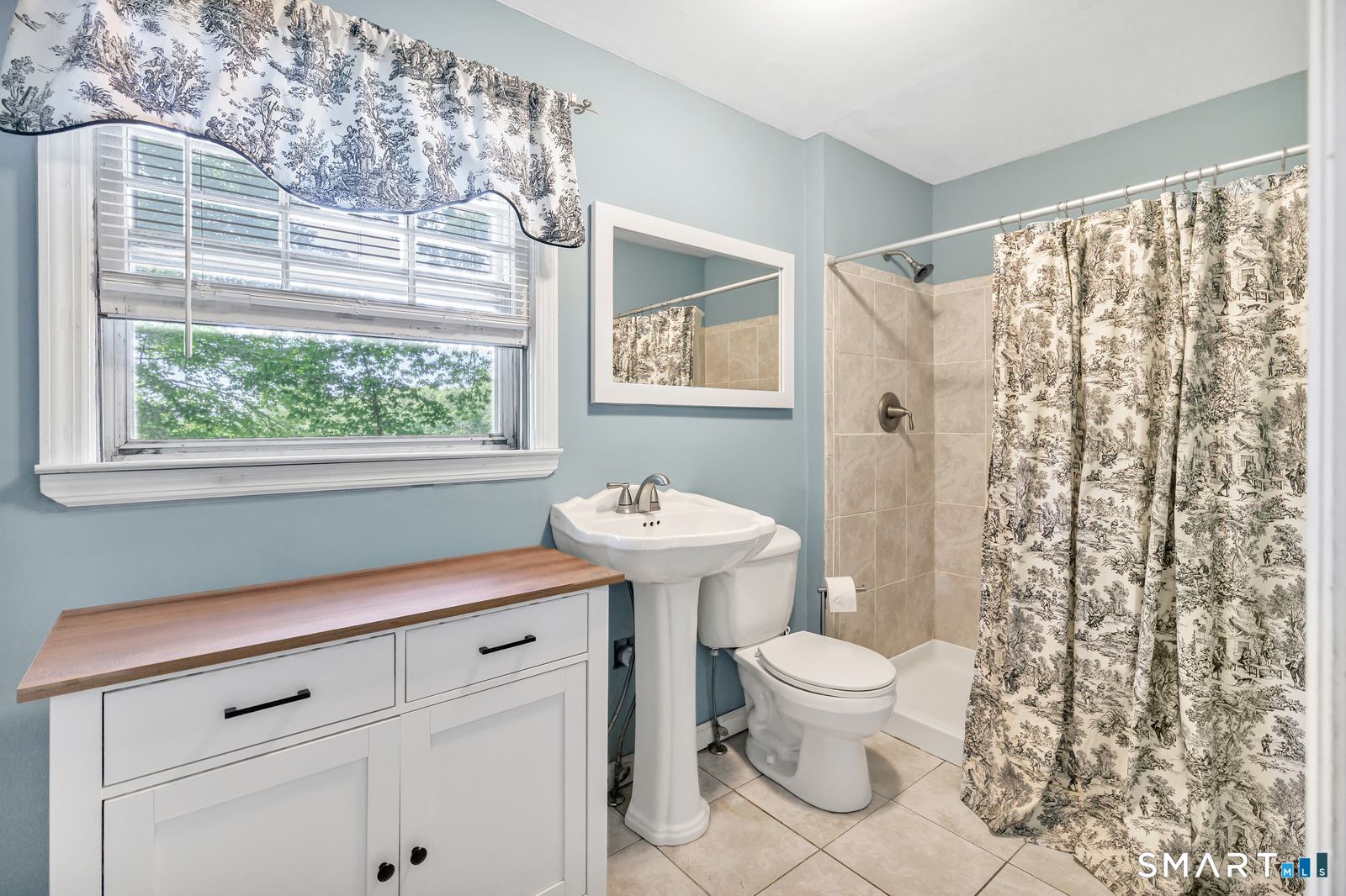 21 Overlook Place Trumbull, CT 06611 - Photo 20 of 37 Primary Bathroom with walk-in shower.
