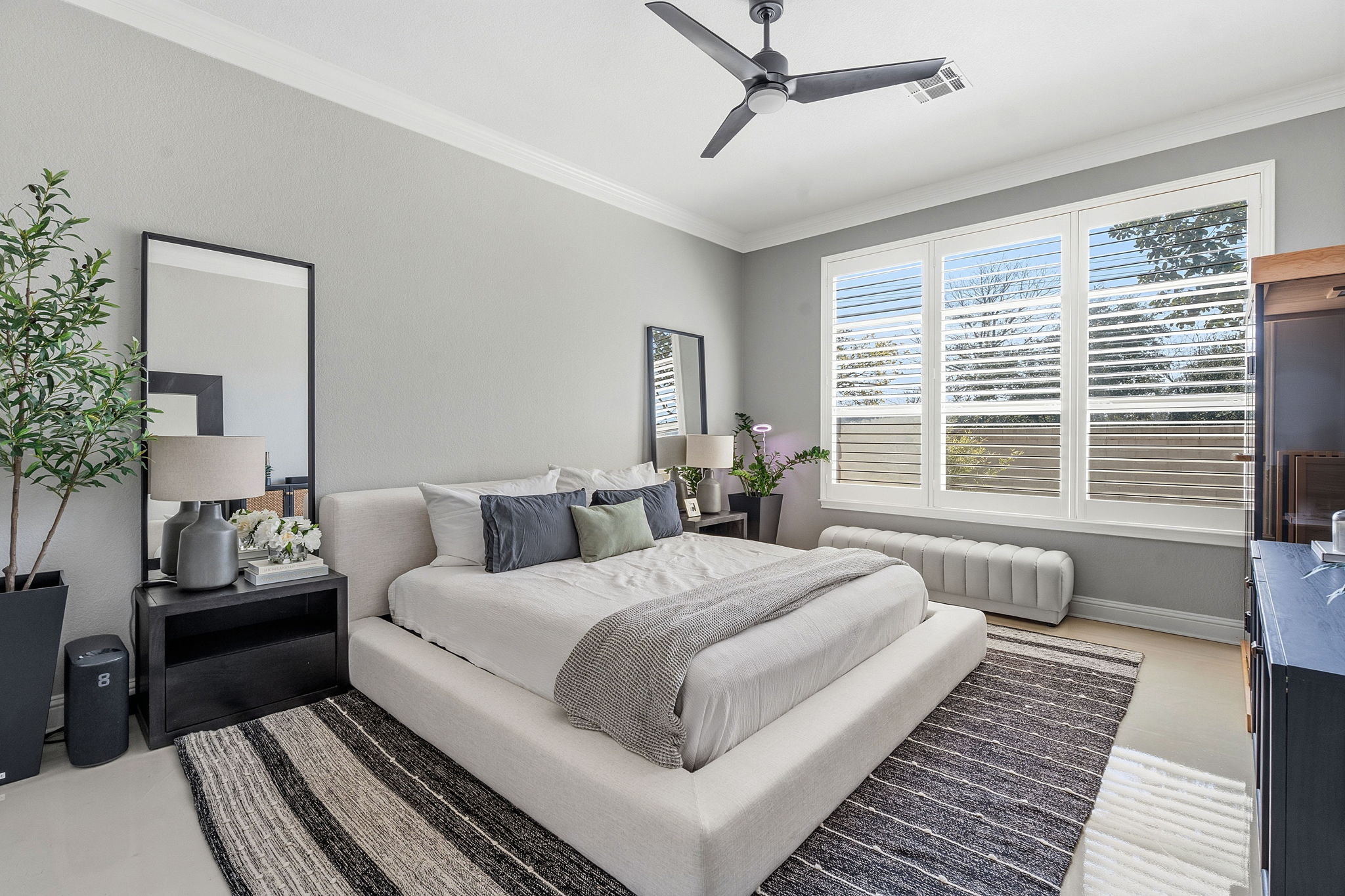 5000 Mission Oaks Boulevard, Unit 30 Austin, TX 78735 - Photo 13 of 31 Primary bedroom. 5000 Mission Oaks Dr #30