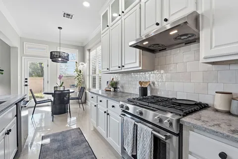 $815,000 | 5000 Mission Oaks Boulevard, Unit 30, Austin, TX 78735